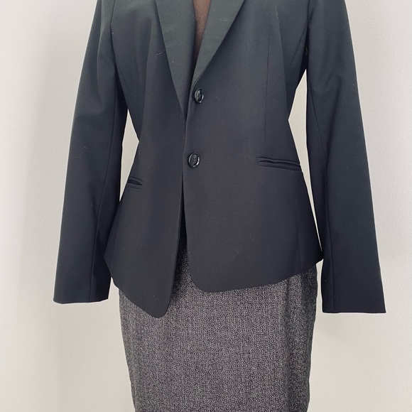 Skirt - Ann Taylor 8P mini, black and white, front zip. - Picture 8 of 8